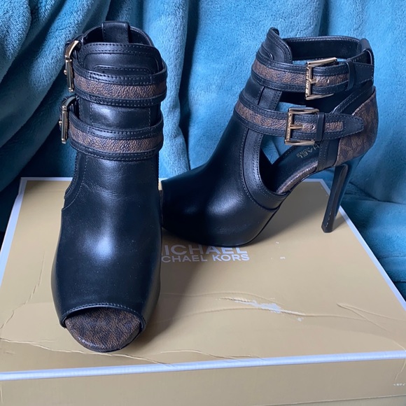 COPY - Micheal Kors Blaze Open Toe Bootie - Picture 1 of 8